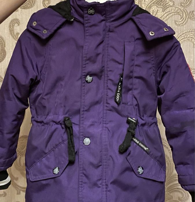 Куртка зимняя бренд Canada Goose для девочки в отличном состоянии