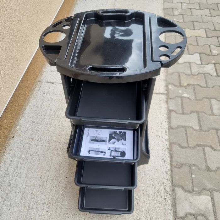 Vând Ucenic coafor, nou.