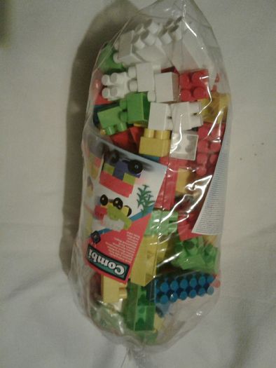 Sac 200 piese constructii, tip lego, dim. MEDII, nou