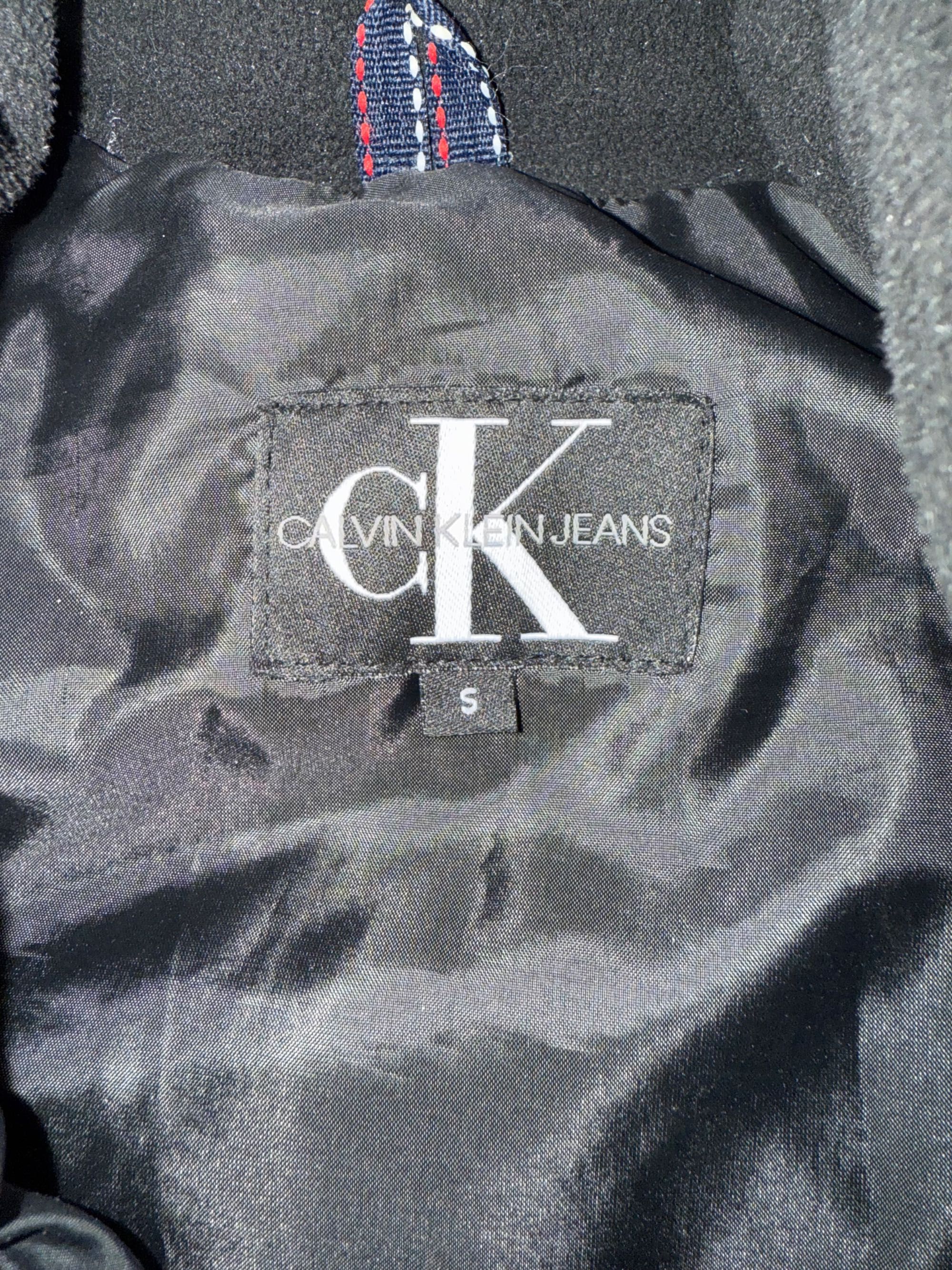 Елек Calvin Klein