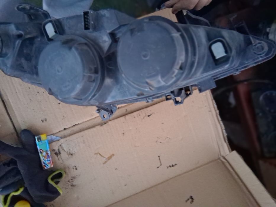 Ляв фар за peugeot 307 пежо 307