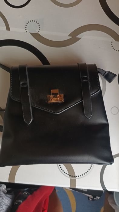 Vând ghiozdanel nou