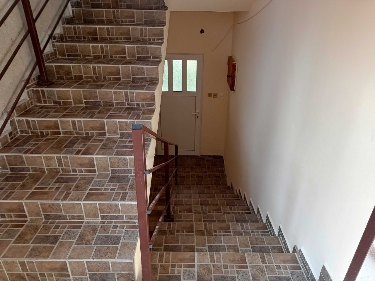 Продава се Етаж от къща в Хасково, Дружба 1 - 210 кв.м за 486 €/кв.м - Снимка #2