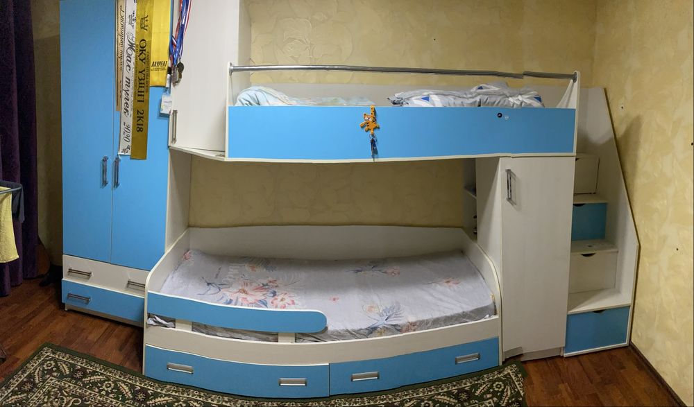 Продаю двухярусную кровать в отличном состояний