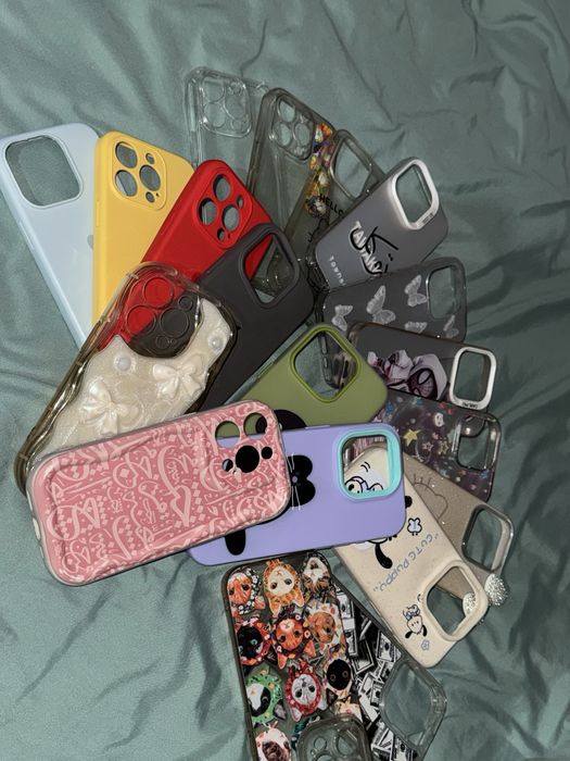 Продам все чехлы за 5000, на айфон 15про, состояние бу