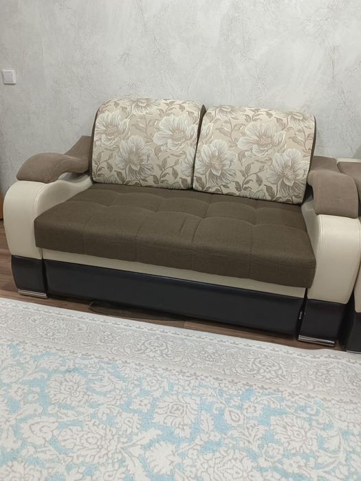 Мягкии уголок в хорошем состоянии.