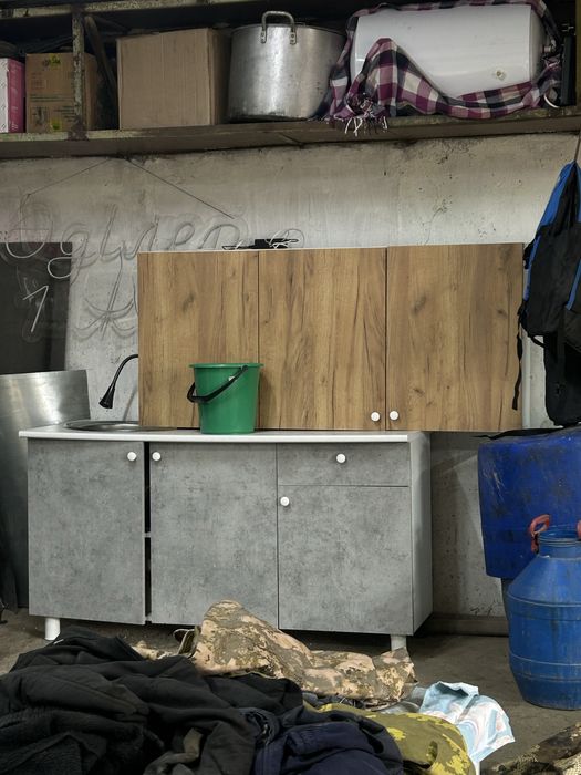 Кухынный гарнитура в хорошем состоянии не дорго с сместителем ракови