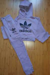 Compleu mov Adidas hanorac scurt cu gluga si pantaloni Small nou