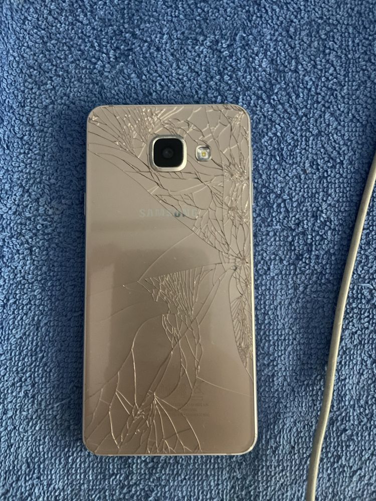 Продавам телефон Samsung