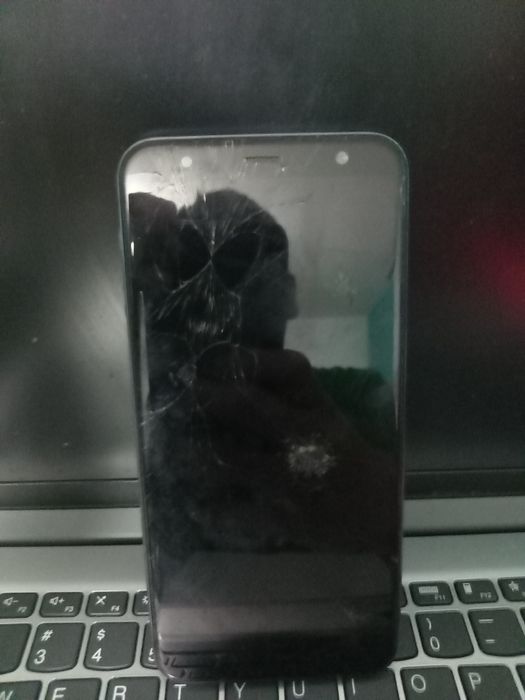 Telefon j6+ functional