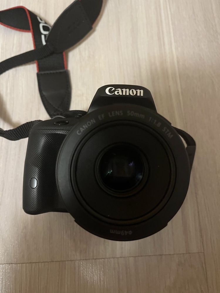Canon EOS 100 D + допълнителен обектив + статив + чанта