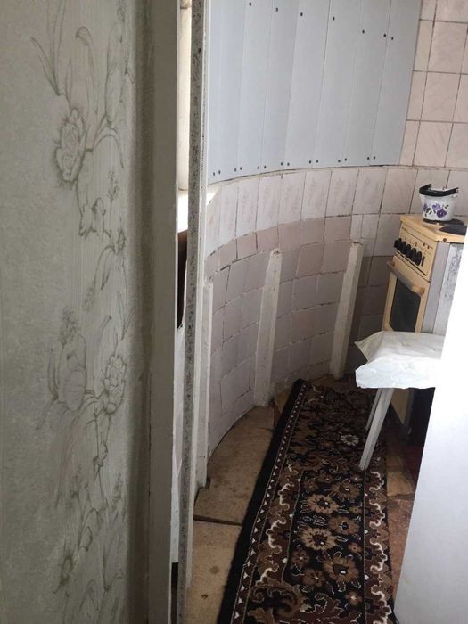 Продаётся в Ташкенте своя однокомнатная переделанная в 2-х. 1/2 /3 /12