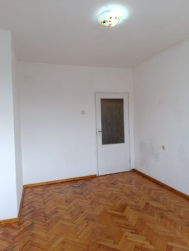 Дава се под наем Тристаен апартамент в Шумен, Център - 85 кв.м за 229.5 € - Снимка #7