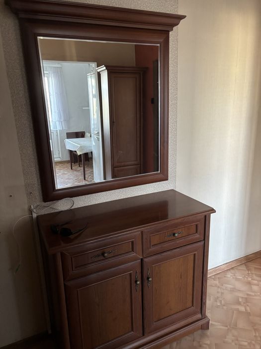 Продам комод с зеркалом и 2 шкафа