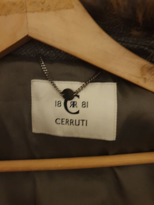 Vând jacheta Cerruti în stare foarte buna