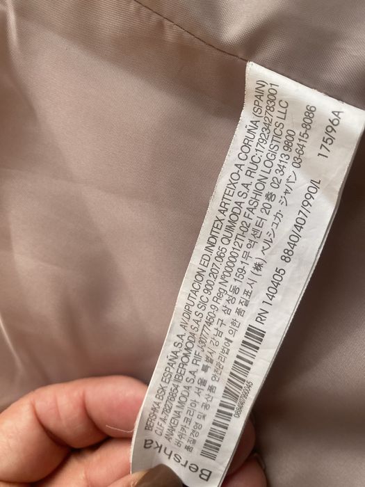 Vesta Berscha,purtata de cateva ori de culoare roz pudra