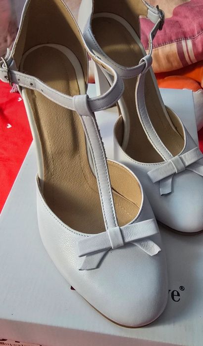 Pantofi eleganți albi de mireasa din piele naturala m.37