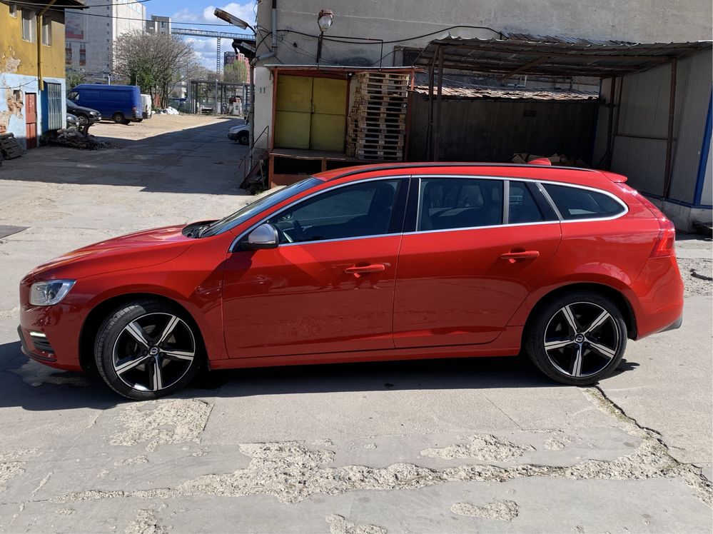 Volvo V60 2.0 R-DESIGN Сервизна История Нов Внос