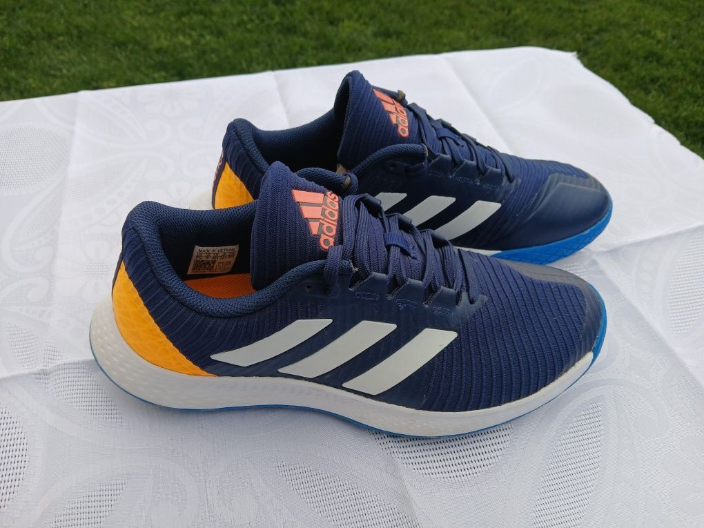 Маратонки asics и adidas