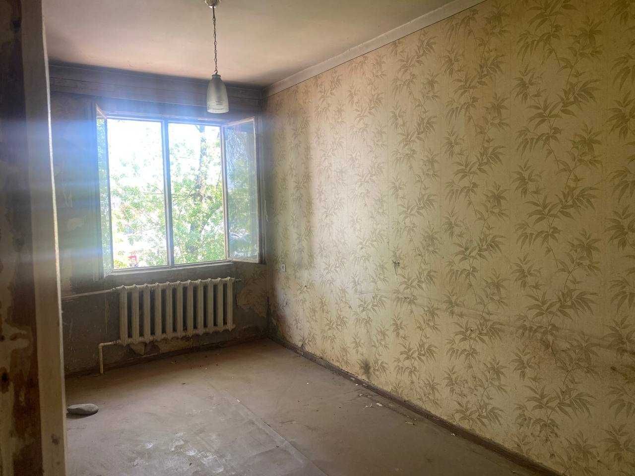 продам Чиланзар 16 квартал, метро Чиланзар.  4х комнатная, без ремонта