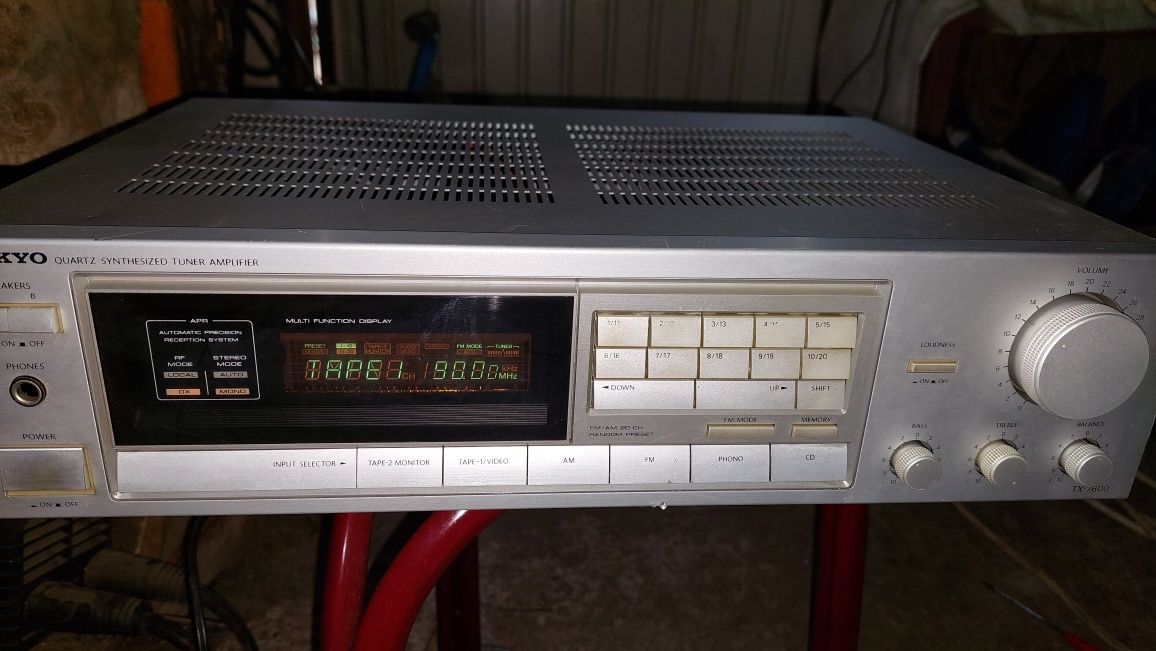 Vand amplificator cu tuner Onkyo