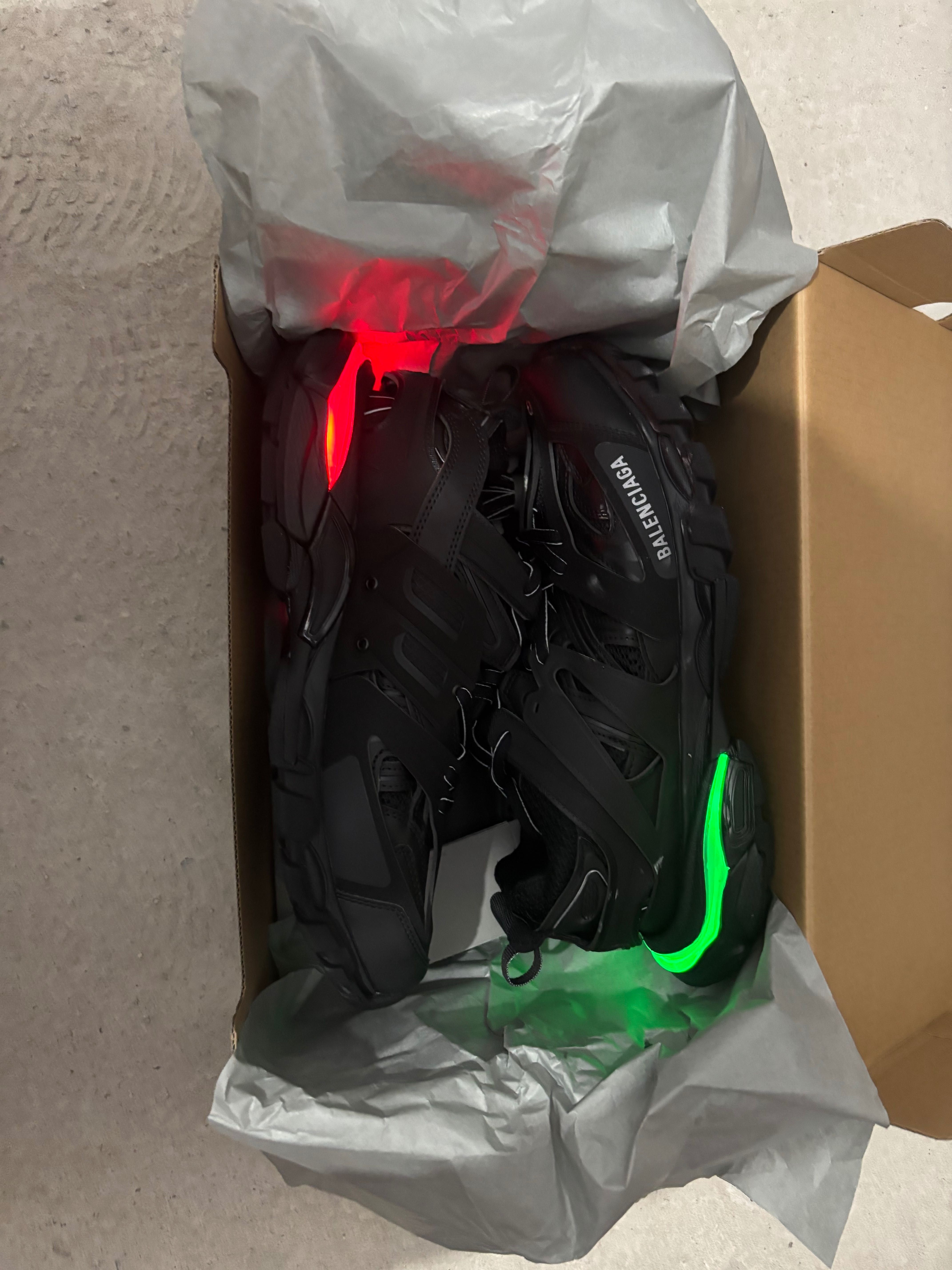 Balenciaga Track 2.0 LED – 43