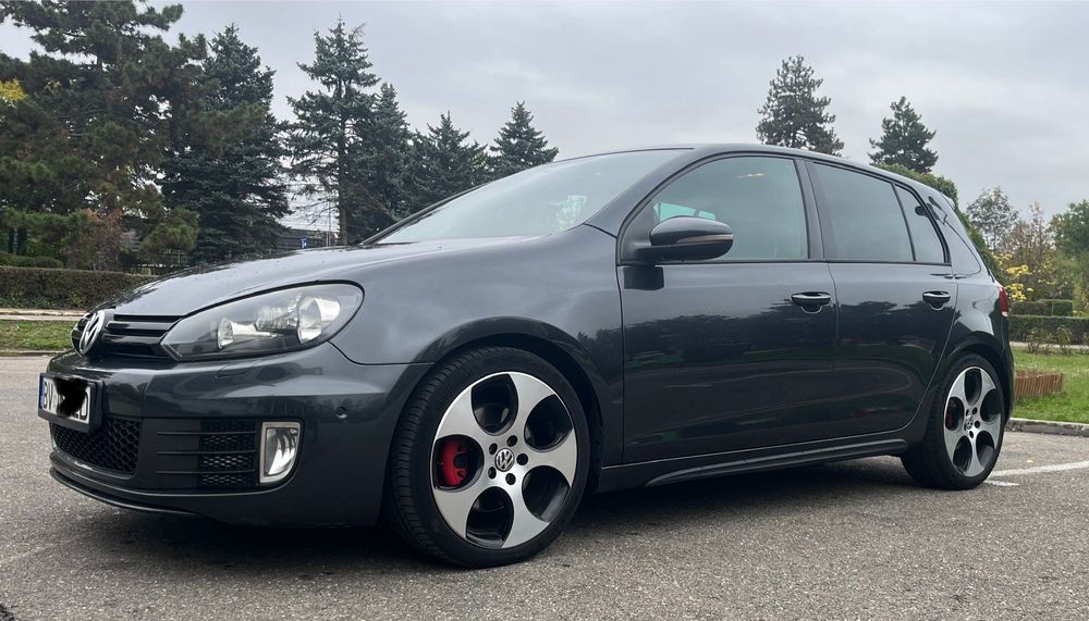Golf 6 GTI, parcare laterală automata, 2 seturi roti 18” vara/iarna