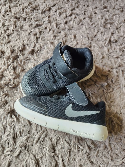 Детски спортни обувки