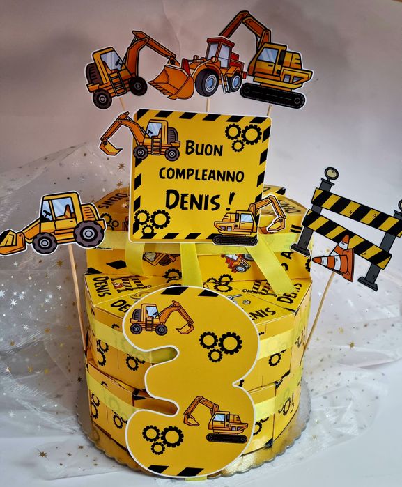 Tort grădiniță/școală din cutii de carton