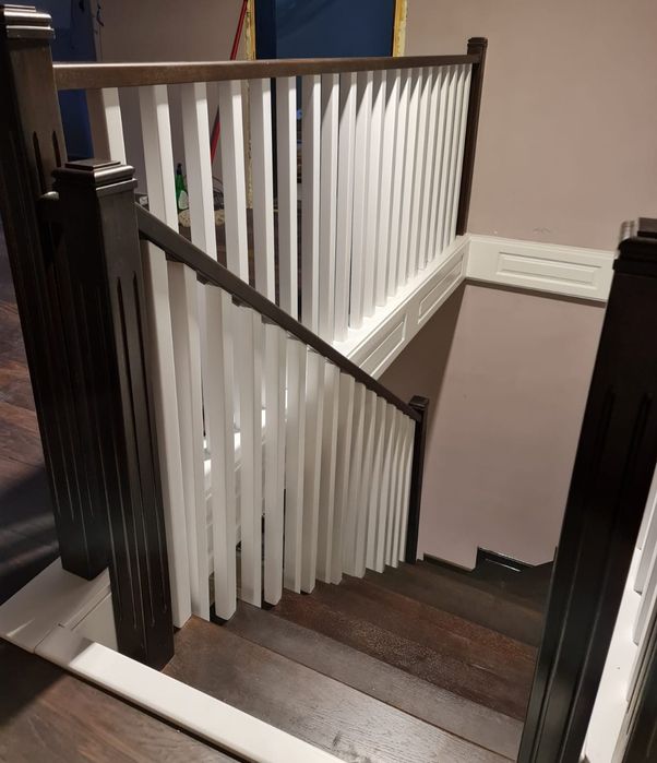 Scară de lemn stratificat