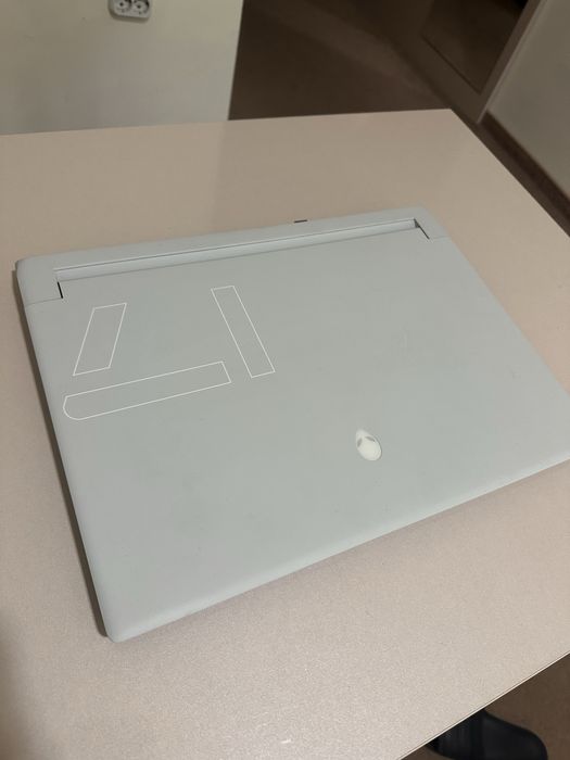 Продавам Alienware x17 R2 (i9 / 64GB RAM / RTX / 1TB SSD)