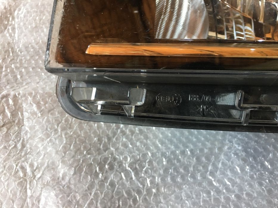 Предна броня и Ляв фар за Opel Vivaro Hella 2014-2019