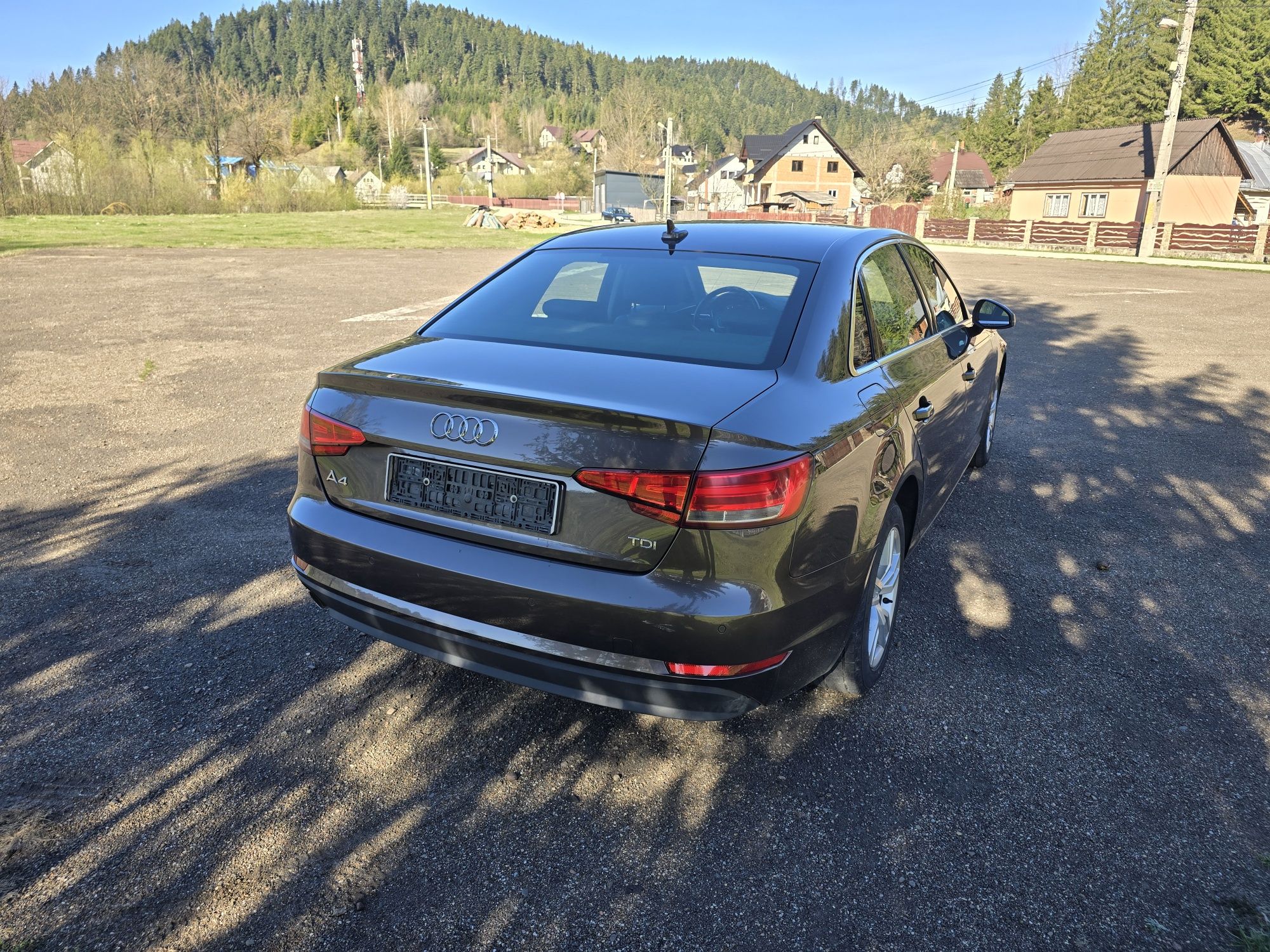 Audi a 4  2017 .