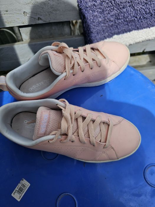 Adidasi originali roz