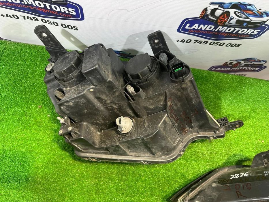 far halogen dreapta(defect spate) /stanga opel antara 2016