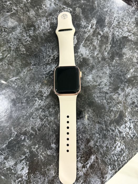 Appale watch se gold