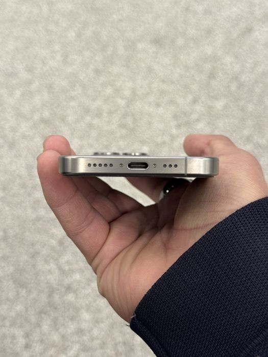 Iphone 15 pro kar dak bor