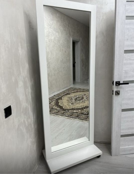 Продам большое напольное зеркало