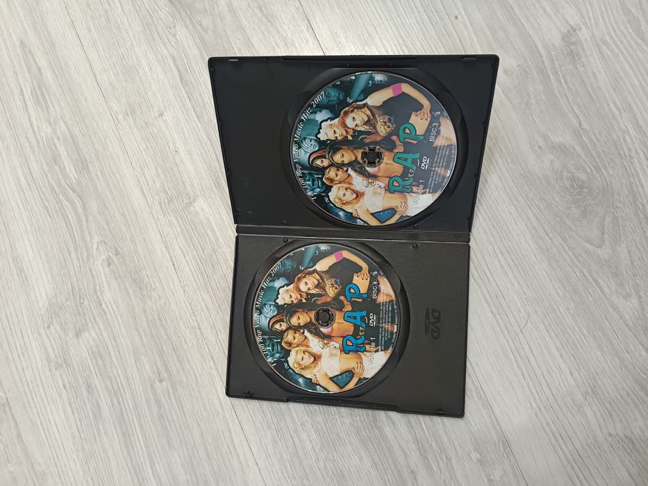 Vînd 2 CD cu muzică RAP Videoclipuri +1 CD NOTORIOUS BIG