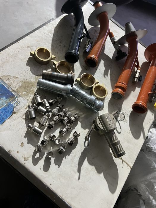 Pistol lance polmon furtune perisaltice piulite pompa de tencuit masin