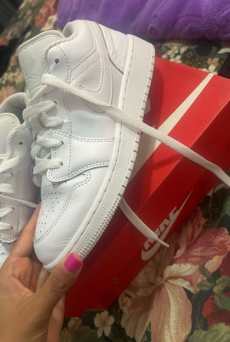 Vând Jordan 1 low