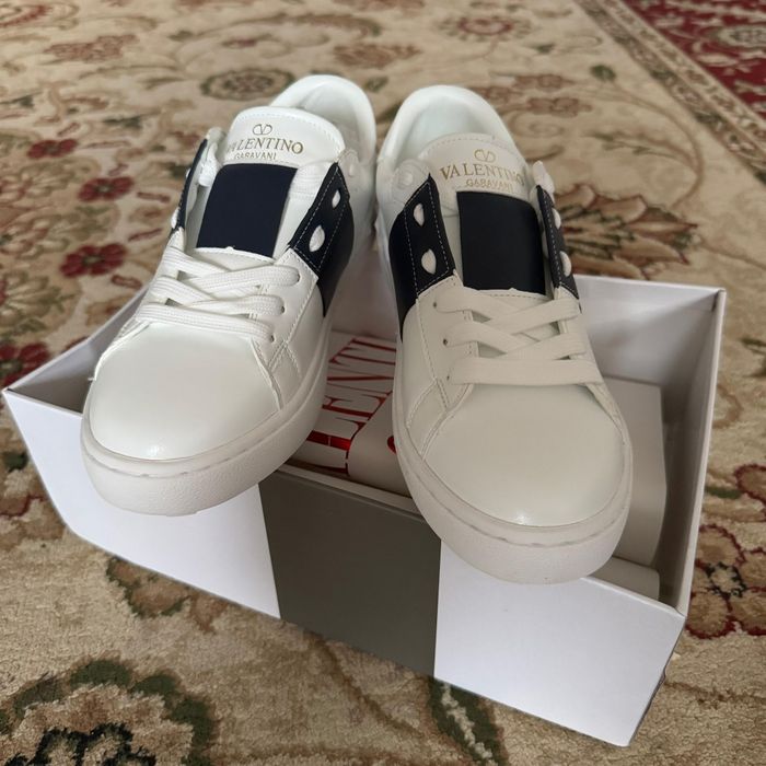 Продам новые кроссовки