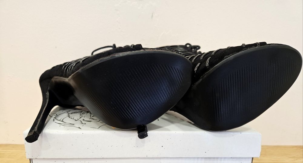 Botine de toamnă cu șiret