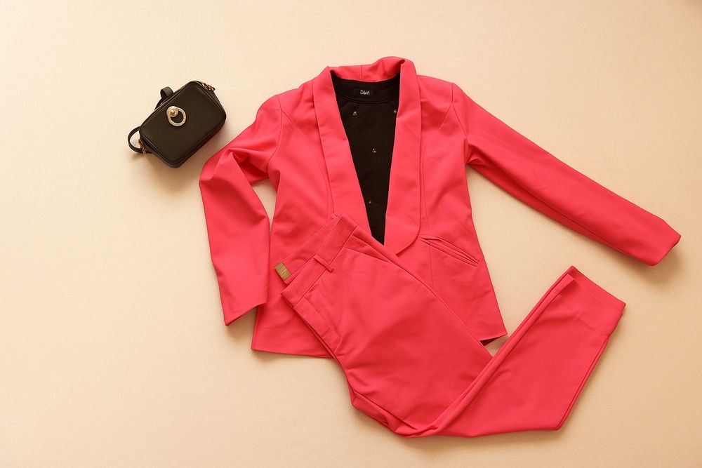 Дамски комплект  (сако и панталон)