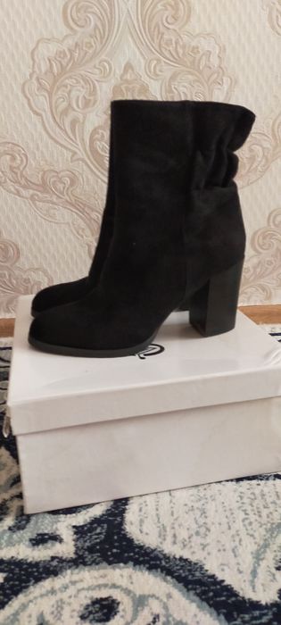 Сапожки короткие за 10000. Новые