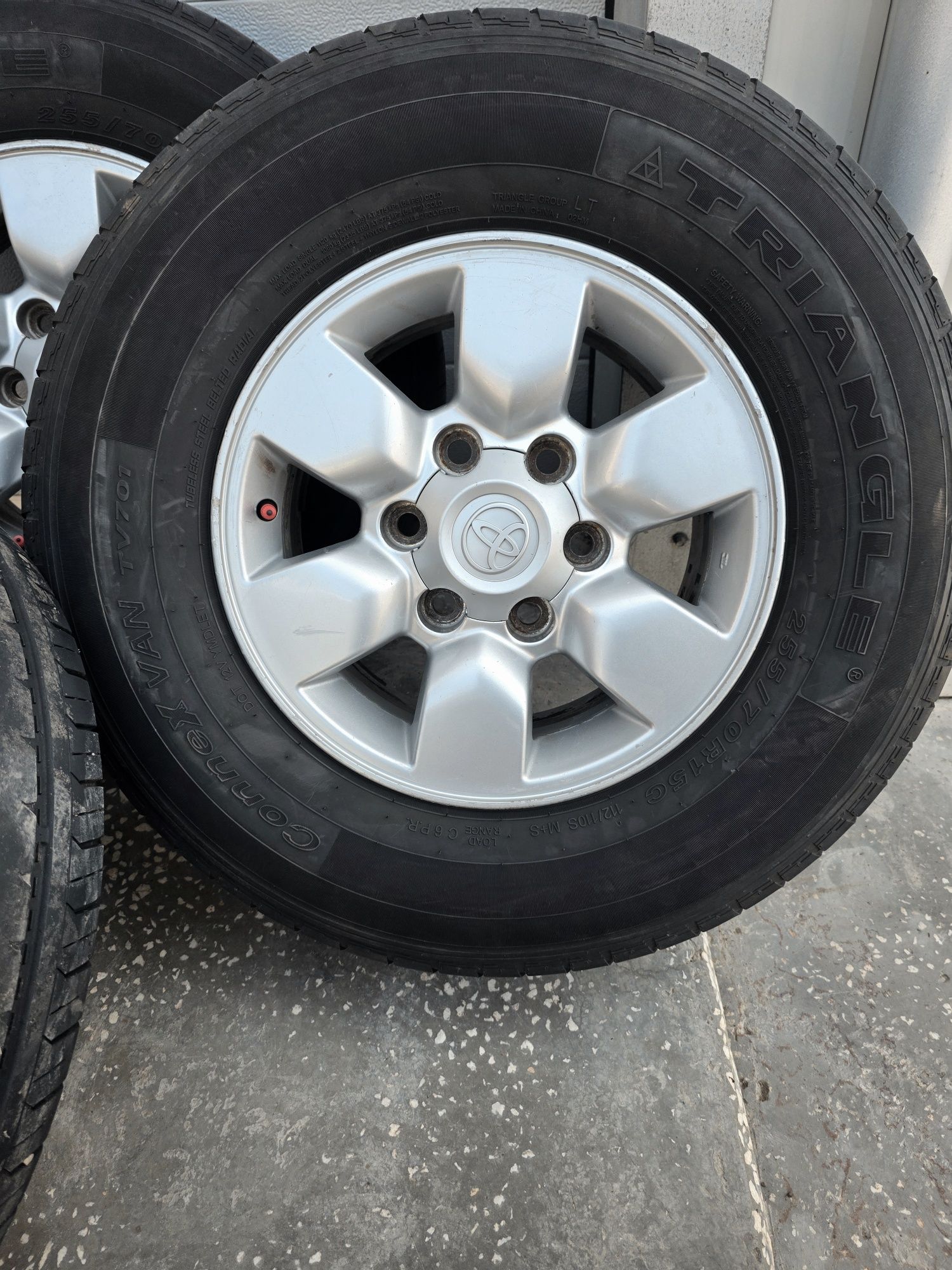 Set roti Toyota Hilux 255 70 R15C