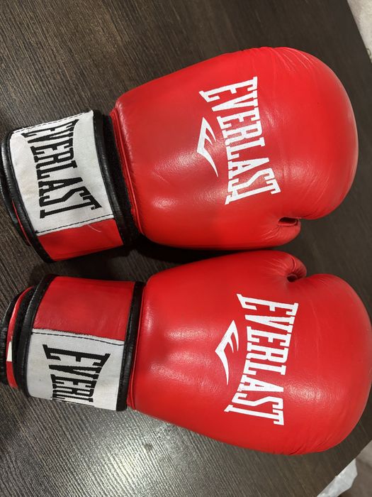 Продам перчатки Everlast
