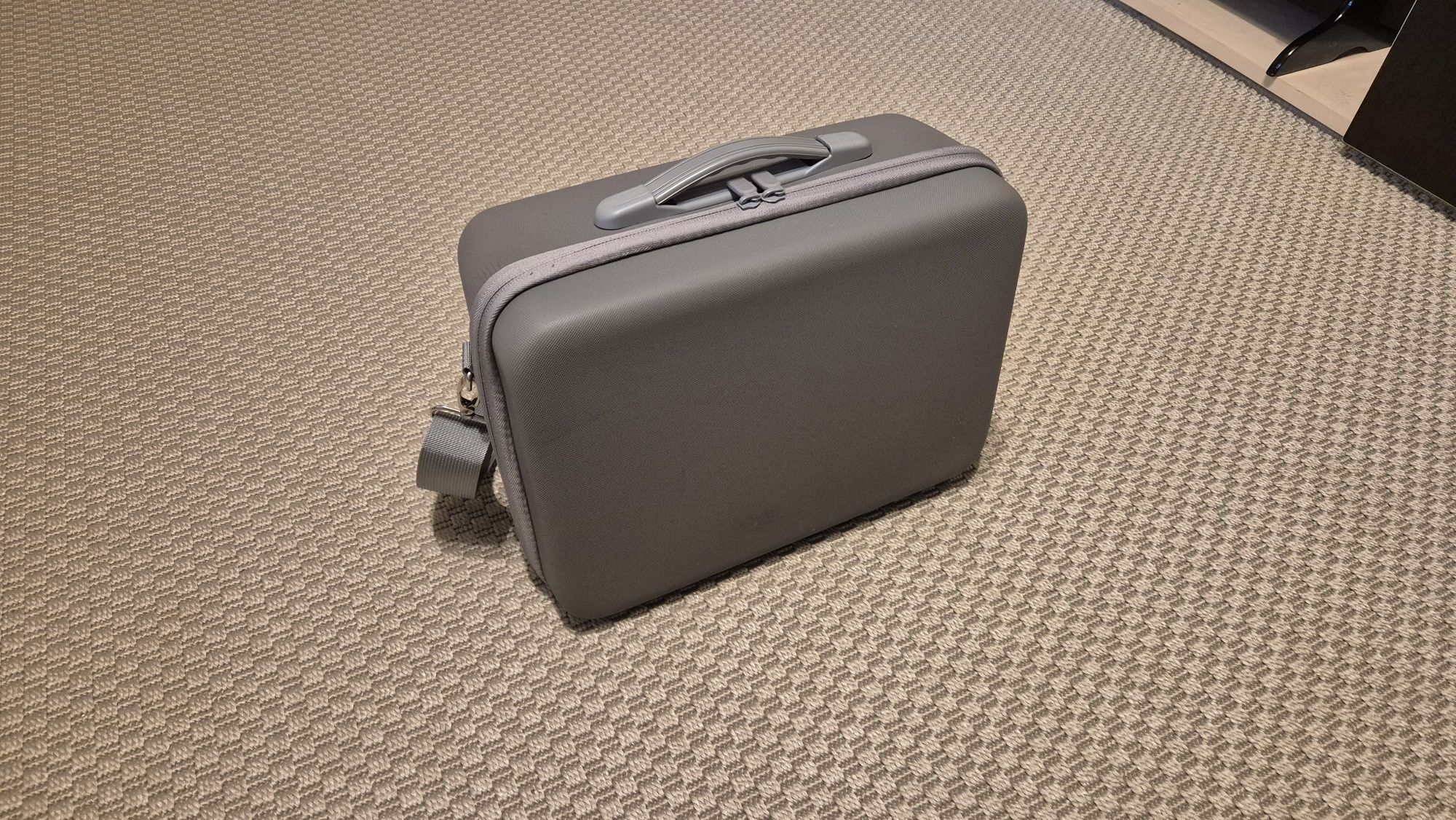 Vând CUTIE TRANSPORT pt drona Dji Neo.