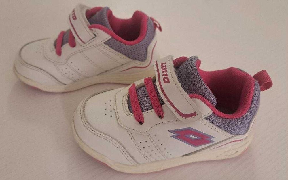 Adidasi LOTTO marime 22, super intretinuti, aproape NOI