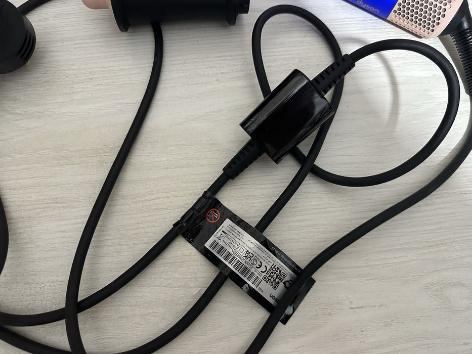 Dyson  feni sotiladi